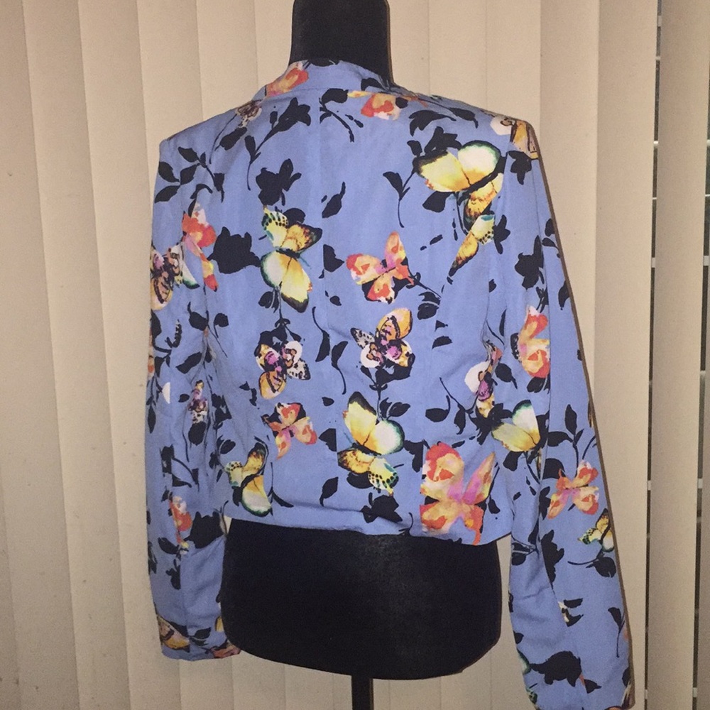 Blazer - Picture 3 of 4